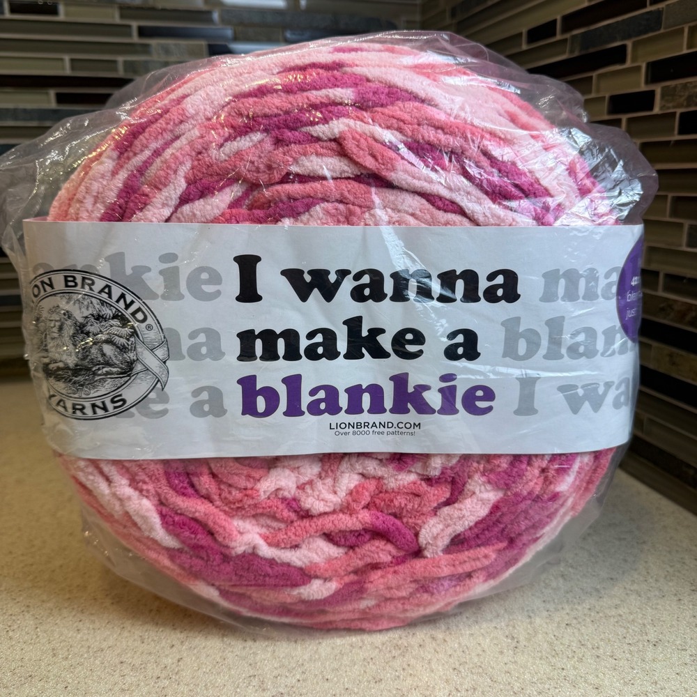 Lion Brand I Wanna Make a Blankie Yarn Zinnia Pink Variegated 800g Super Bulky 6
